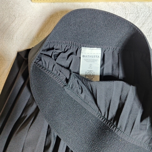 ATHLETA Swing Forward Pleated Skirt high Low Black Teal Style #533689 Women's XS - Picture 5 of 11